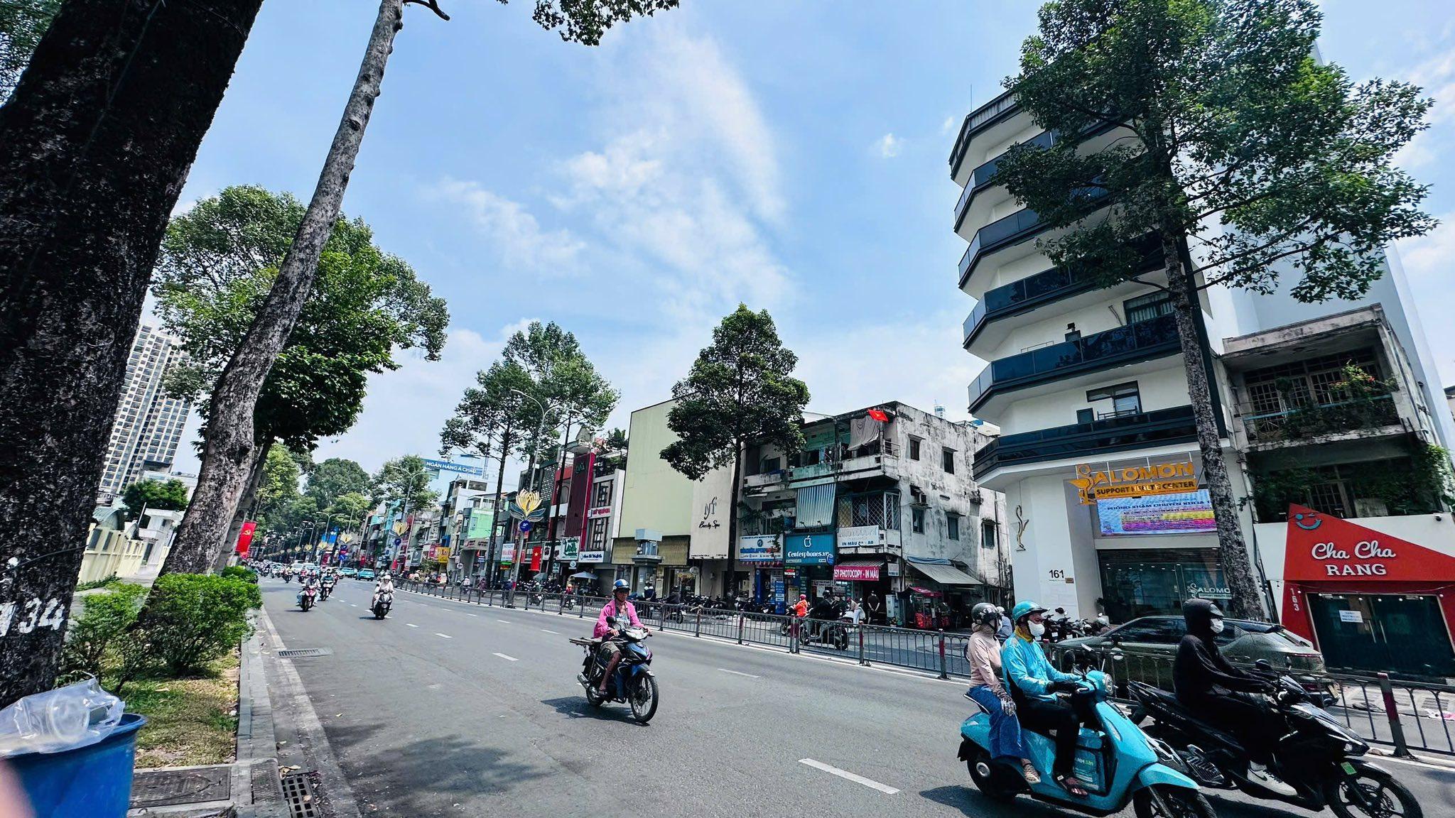 BÁN BUILDINH GÓC 2MT ĐƯỜNG 3 THÁNG 2 – QUẬN 10 – 10X20 – 9 TẦNG GIÁ 200 TỶ- CHO THUÊ 360TR/THÁNG
