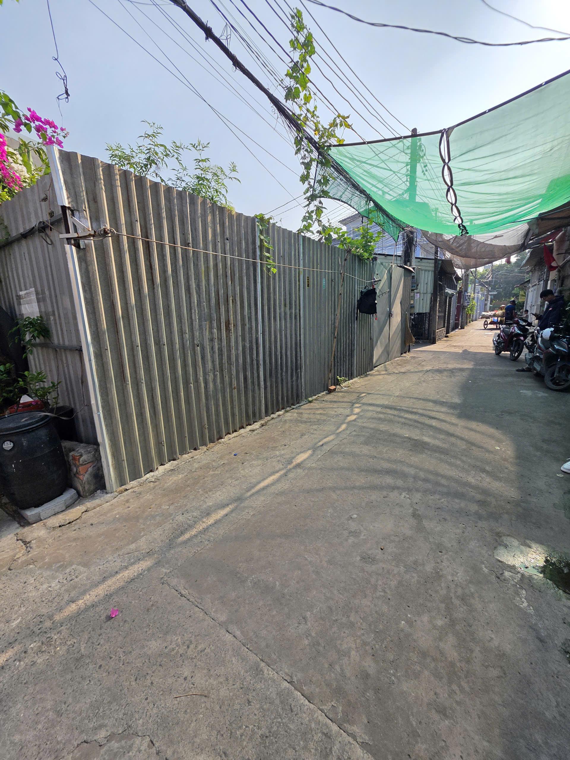 BÁN ĐẤT LÔ GÓC 8.8X12M CHỈ 4,6 TỈ NGAY TRUNG TÂM DĨ AN -LH 0902946533
