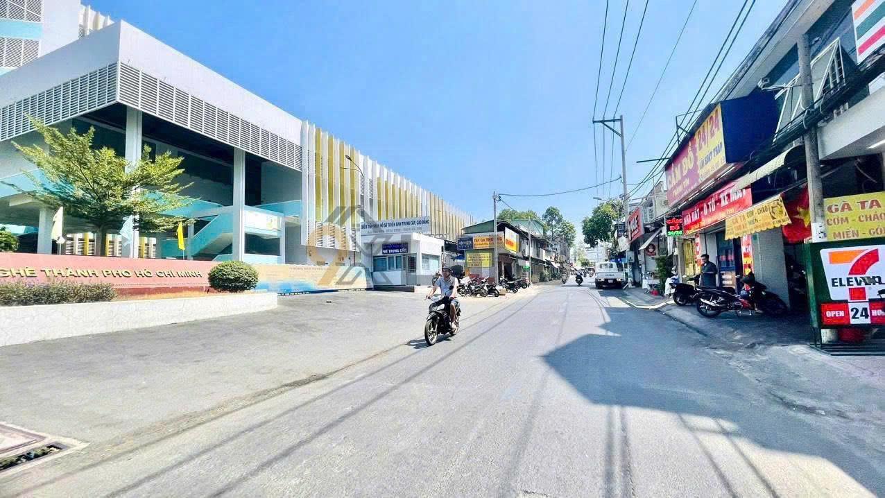 NHÀ MẶT TIỀN ĐƯỜNG – CĂN GÓC 2 MẶT TIỀN ĐƯỜNG SỐ 18 – P. LINH CHIỂU – 81.2 M2 NGANG 5.5M