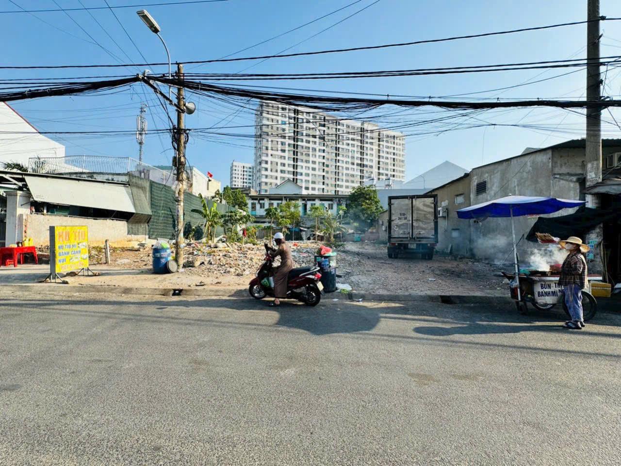 HOT! HOT!! LÔ ĐẤT GIÁ RẺ BÁN NHANH LÔ ĐẤT-6x25m- 151m2- SÁT PHẠM VĂN ĐỒNG GIẢM CÒN 10.5 TỈ